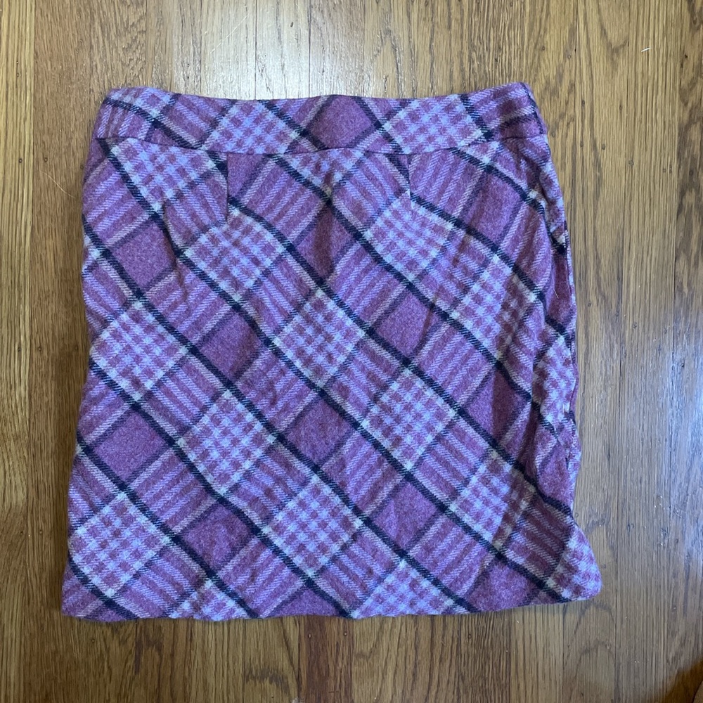 Fitted plaid skirt